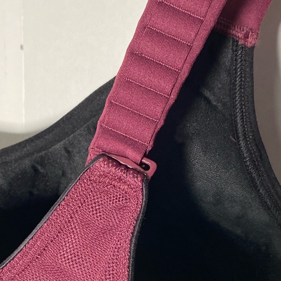 LIVID active sports bra modeled underwire full coverage 40 DDD - Picture 5 of 13